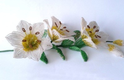 Букет цветов из бисера, лилия