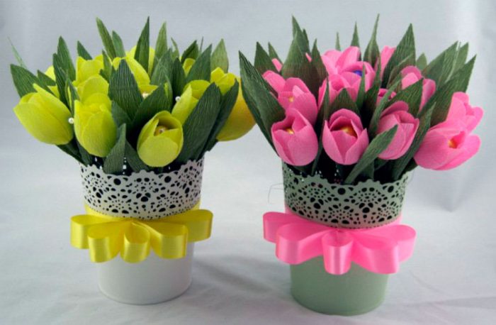 Очень красивые тюльпаны из гофрированной бумаги.