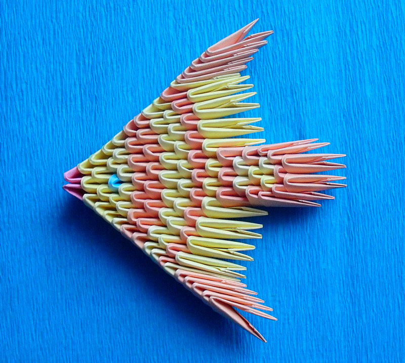 Как сделать рыбу из цветной бумаги в технике оригами своими руками