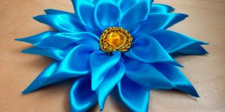 Цветы из атласных лент